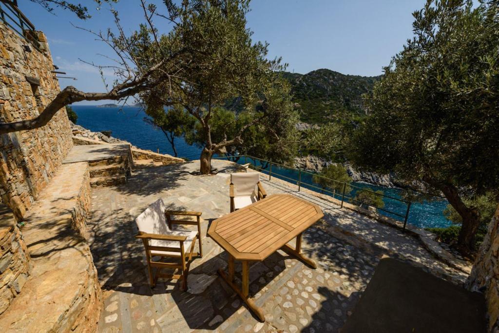 CasaMilos Stone Chalets Alónnisos Exterior foto